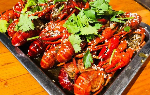 锡纸小龙虾宣传语怎么写 一个人开锡纸小龙虾店忙死了